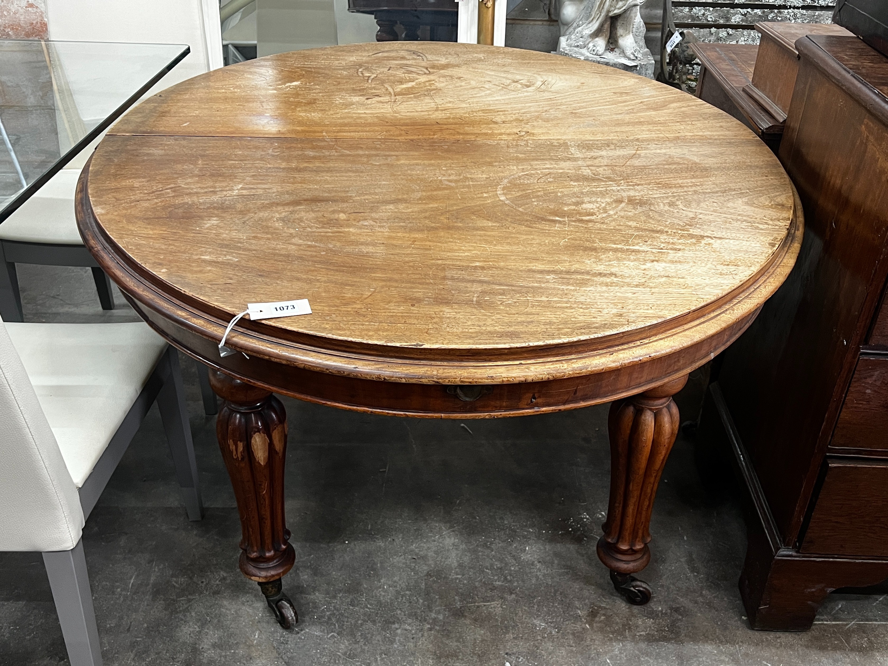 A Victorian mahogany extending dining table, extended 184cm one spare leaf, width 120cm height 73cm